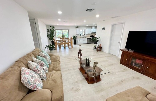 Melaleuca Gardens Casa | Good Vibes House with private pool