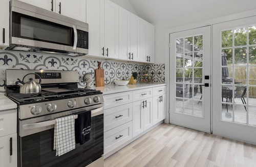 McKinney Casa | Good Vibes House with Playground & Pet-Friendly!