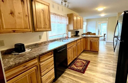 Greenville Junction Casa | Good Vibes Lodge- *Direct ATV & Snowmobile Access*