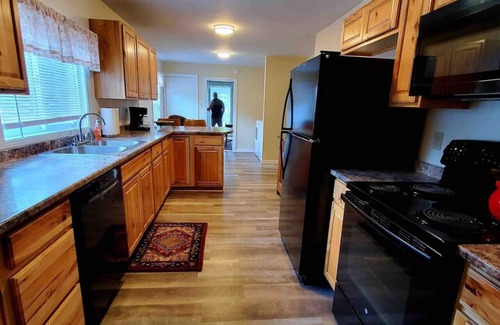 Greenville Junction Casa | Good Vibes Lodge- *Direct ATV & Snowmobile Access*