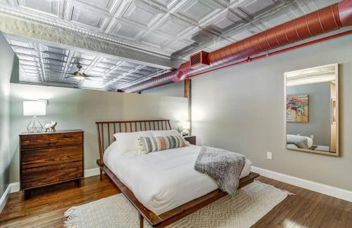 Downtown Cleveland Casa | Good Vibes Loft - DT CLE Walk To All The Stadiums