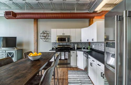 Downtown Cleveland Casa | Good Vibes Loft - DT CLE Walk To All The Stadiums