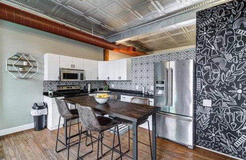 Downtown Cleveland Casa | Good Vibes Loft - DT CLE Walk To All The Stadiums