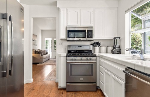 Valencia Casa | GOODE.HOMES | Luxury 3-bedroom home w/ lush garden