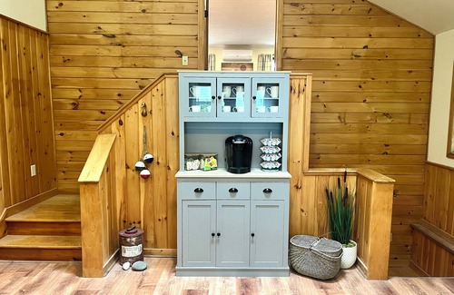 Oneonta Casa | Goodyear Lake waterfront home sleeps 13. Near Dreams Park, Cooperstown.
