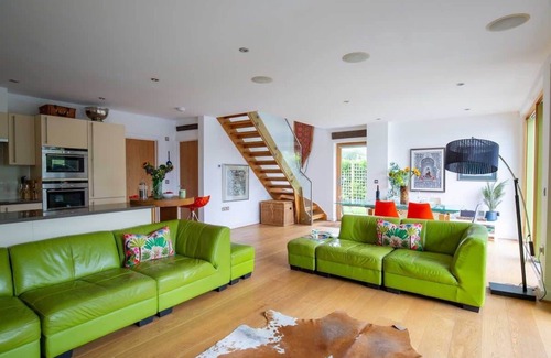 Ampney Crucis Casa | Goose Landing | Cotswold Lakehouse + Sunset Views