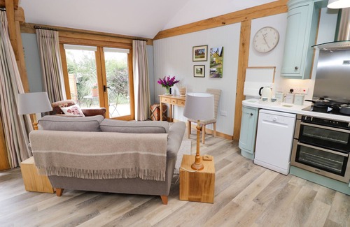 Halford Cabaña | GOOSE LODGE, pet friendly, luxury holiday cottage in Halford