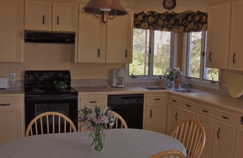 Kennebunkport Casa | Goose Rocks Beach- 3 BR, 2 Ba Avail 4 / 27-5 / 3,9 / 28-10 / 5,10 / 5-9,10 / 20-27, + Nov / Dec