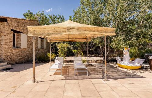 Gordes Villa | Gordes Villa avec piscine chauffée et privée , jacuzzi et pétanque calme