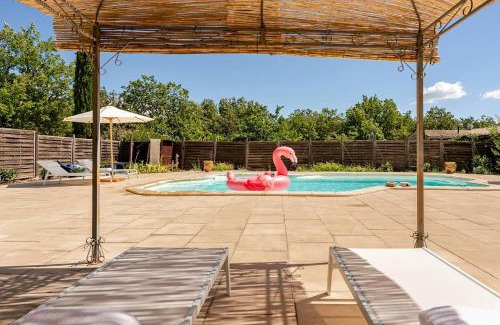 Gordes Villa | Gordes Villa avec piscine chauffée et privée , jacuzzi et pétanque calme