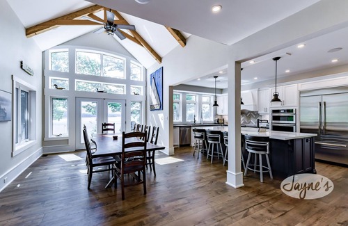 Utterson Cabaña | Gorgeous 8Bed, 5Bath Cottage on 3 Mile Lake! Spacious Deck! Privacy! Views!