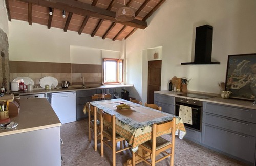 Castiglione del Lago Casa | Gorgeously restored tranquil farmhouse