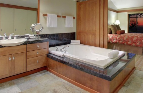 Carmel Highlands Complejo | Preciosa residencia de 1 dormitorio con balcón privado con vista al mar y chimenea.