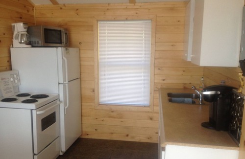 East Ferris Cabaña | Gorgeous 1 Bedroom Cottage on Lake Nosbonsing