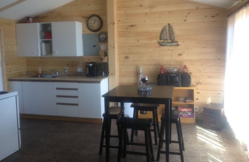 East Ferris Cabaña | Gorgeous 1 Bedroom Cottage on Lake Nosbonsing