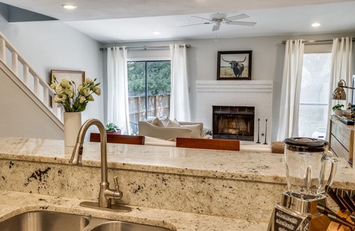 East Oak Hill Casa | Gorgeous 1 Bedroom Home, 10 Minutes from Downtown