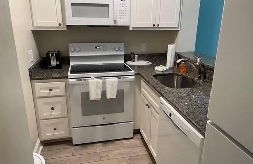 Briarcliffe Acres Apartamento | Gorgeous 1 Bedroom Condo in Ocean Creek!