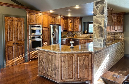 Friendswood Casa | GORGEOUS 1-BR, 1-BATH RANCH HOUSE Near Downtown Houston with AMAZING POOL &PATIO