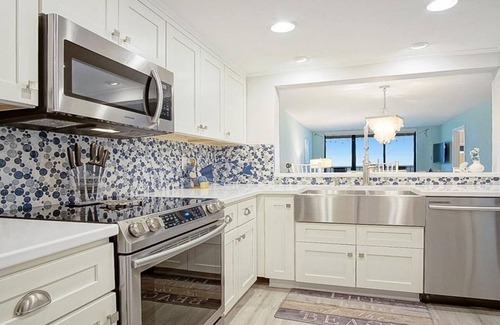 Fort Pierce Shores Condominio | Gorgeous 10th Floor Hutch Island Condo - Stunning Ocean View!