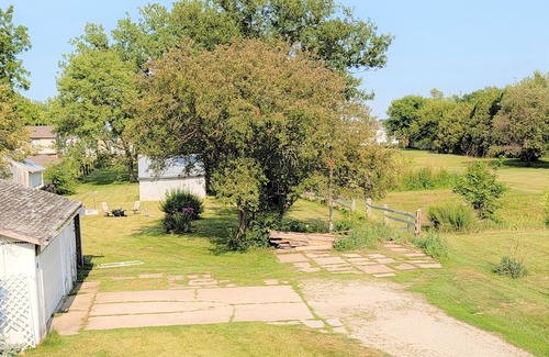 Grinnell Casa | Gorgeous 1908 Estate on 1 acre of land. 6 blocks from Grinnell College.