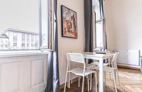 Wahring Apartamento | Gorgeous 1BR Apt near AKH Hospital