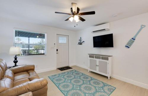 Mid Island Casa | Gorgeous 1BR Residence with Pool and Spa at Margarita Mansion