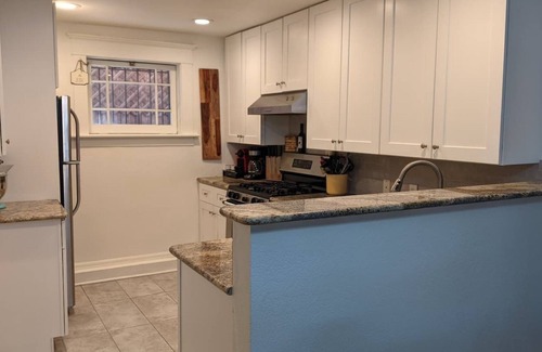 Congress Park Casa | Gorgeous 2 Bdrm Congress Park Condo month to month