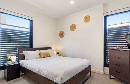 Carnegie Apartamento | Gorgeous 2-Bed Apartment Near Retail and Transport
