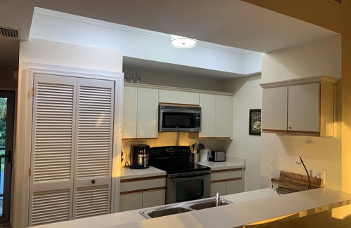 Bonita Bay Condominio | Gorgeous 2-bedroom condo in lovely Bonita Springs with AC with spectacular view.