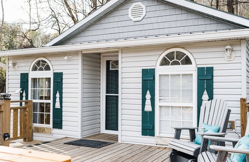 Lake Lure Cabaña | Wow! Gorgeous 2 BR Cottage, Family-Friendly, Dogs Welcome!