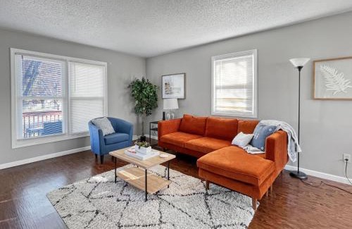 Clive Casa | Gorgeous 2br Clive Duplex Wfireplace