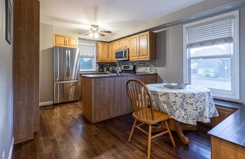 Prince George Casa | Gorgeous 2BR w/ parking & Wifi! Huge Yard