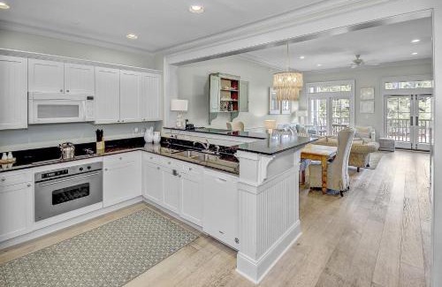 Beach District Apartamento | Gorgeous 2BR WaterColor Condo 6 WaterColor Blvd #203 Steps to Beach Club condo
