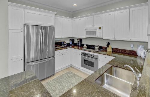 Beach District Apartamento | Gorgeous 2BR WaterColor Condo 6 WaterColor Blvd #203 Steps to Beach Club condo