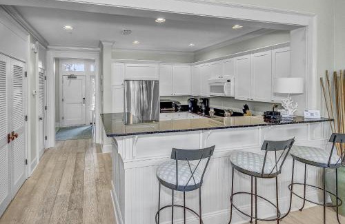 Beach District Apartamento | Gorgeous 2BR WaterColor Condo 6 WaterColor Blvd #203 Steps to Beach Club condo