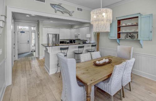 Beach District Apartamento | Gorgeous 2BR WaterColor Condo 6 WaterColor Blvd #203 Steps to Beach Club condo