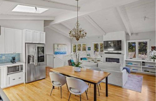 Southeast Carmel Casa | Gorgeous 3-bdrm home, walk to town and beach