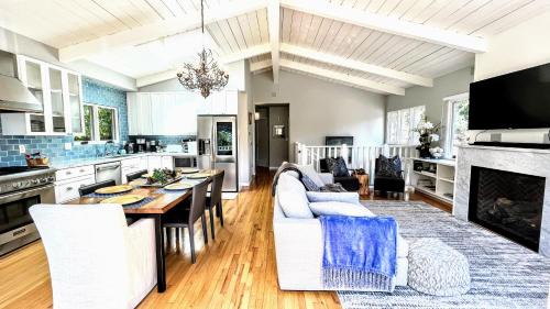 Southeast Carmel Casa | Gorgeous 3-bdrm home, walk to town and beach