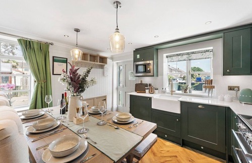 Portishead Cabaña | Gorgeous 3 Bed, 225 Year Old Cottage