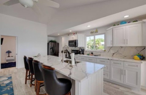 Summerland Key Casa | Gorgeous 3 Bedroom 2 Bath Open Water Pool Home on Summerland Key