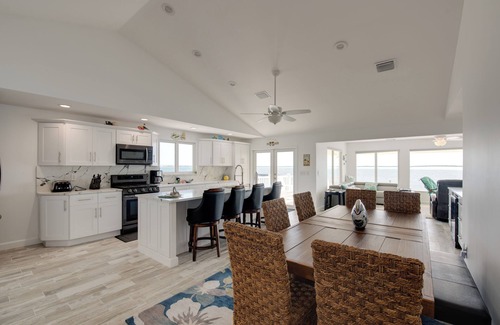 Summerland Key Casa | Gorgeous 3 Bedroom 2 Bath Open Water Pool Home on Summerland Key