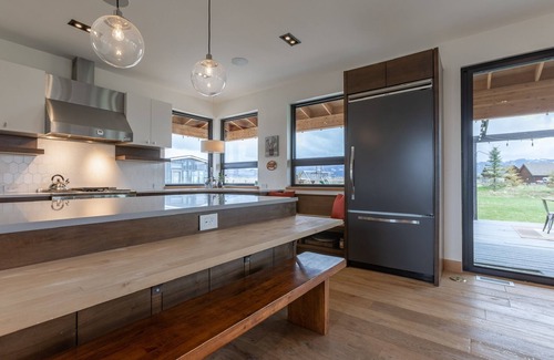 Victor Casa | Gorgeous 3 Bedroom Home