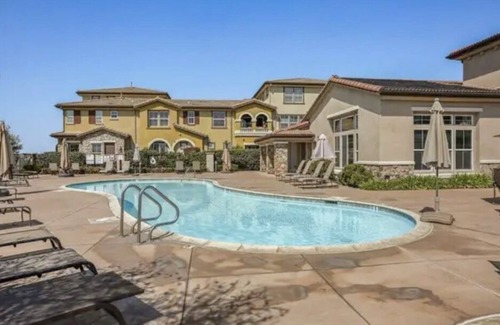 Sky Ranch Otro | Gorgeous 3 Bedroom San Diego Townhome! Stunning Views, Pool, Hot Tub