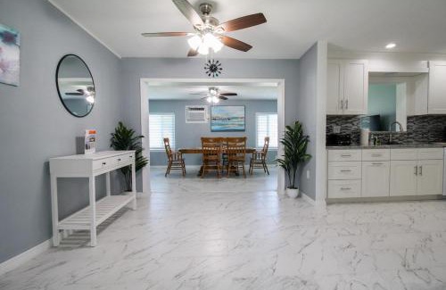Sarasota Casa | Gorgeous 3 BR home minutes from Siesta Key - Edgewater Bungalow