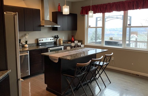 South Side Slopes Casa | Gorgeous 3 BR Home w/ Breathtaking View