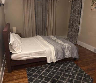 North Buffalo Casa | Gorgeous 3 BR Upper Unit Home