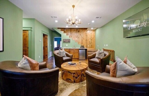 Broken Bow Casa | Gorgeous 3 story home, Inviting Bourbon Room, Poker table, Life-size chess, Pet Friendly