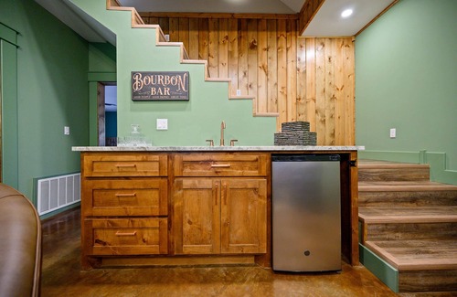 Broken Bow Casa | Gorgeous 3 story home, Inviting Bourbon Room, Poker table, Life-size chess, Pet Friendly