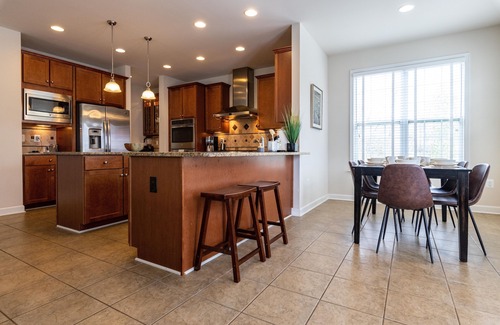 Virginia Square Casa | Gorgeous 3000+ SF, 5BR, 5BA -10 min to DC - Families, Arlington Cemetery