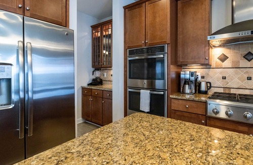 Virginia Square Casa | Gorgeous 3000+ SF, 5BR, 5BA -10 min to DC - Families, Arlington Cemetery